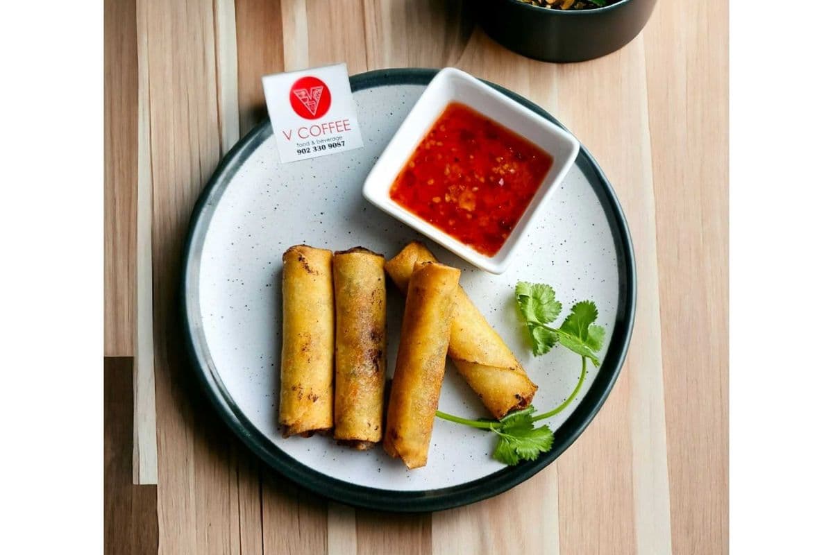 Spring Roll (4 pcs): pork or vegetable