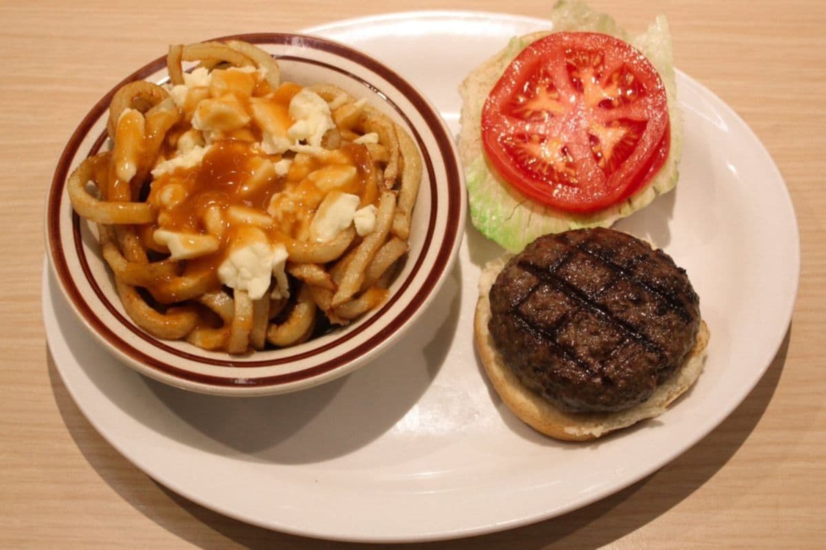 Monsieur Steerbuger et poutine / Mister Steerburger and Poutine