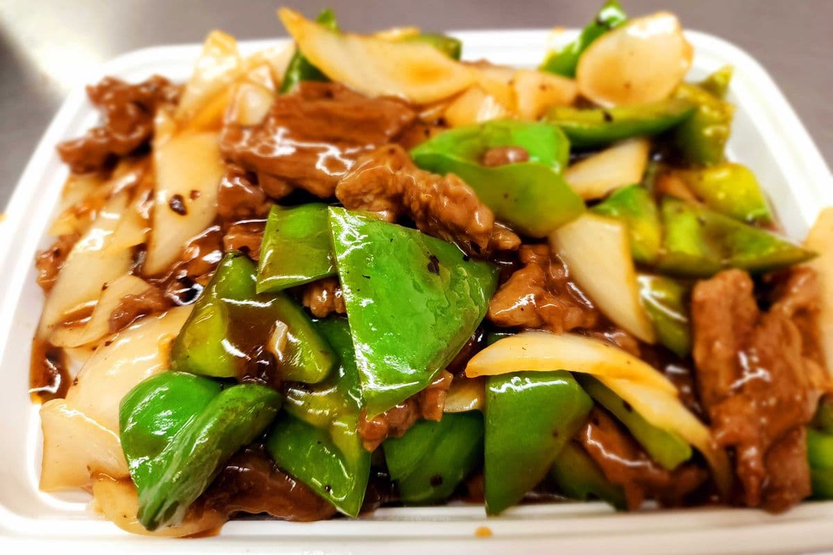 87. Beef with Black Bean Sauce Flat Noodle