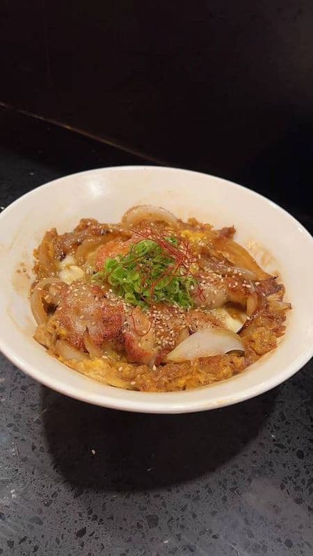 Oyakodon Riz au poulet grillé