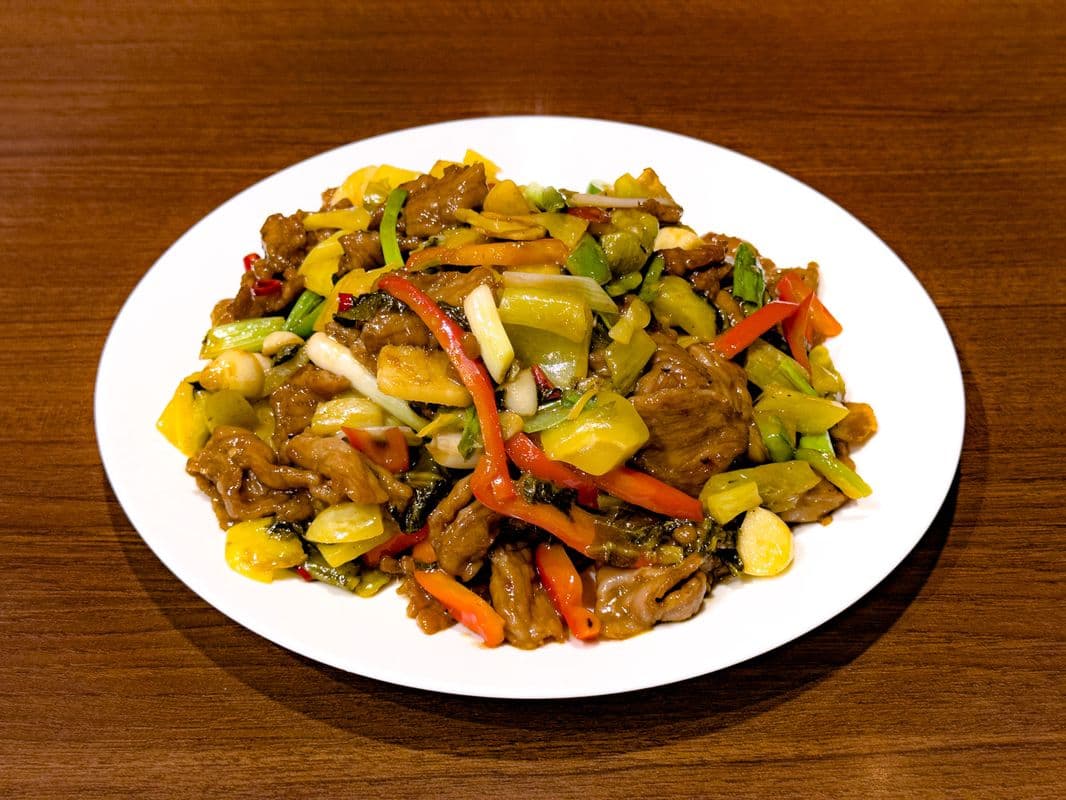 B7 🌶Stir-Fried Beef with Pickled Vegetables / B7 🌶酸菜炒牛肉