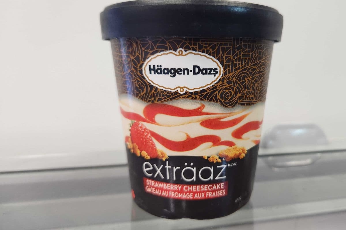 HÄAGEN-DAZS® exträaz™ Strawberry Cheesecake Ice Cream (500 ml)