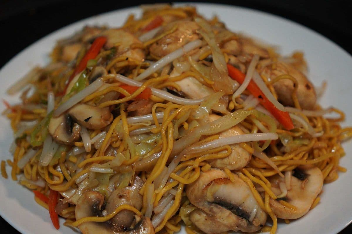 63. Mushroom Chow Mein 蘑菇炒面
