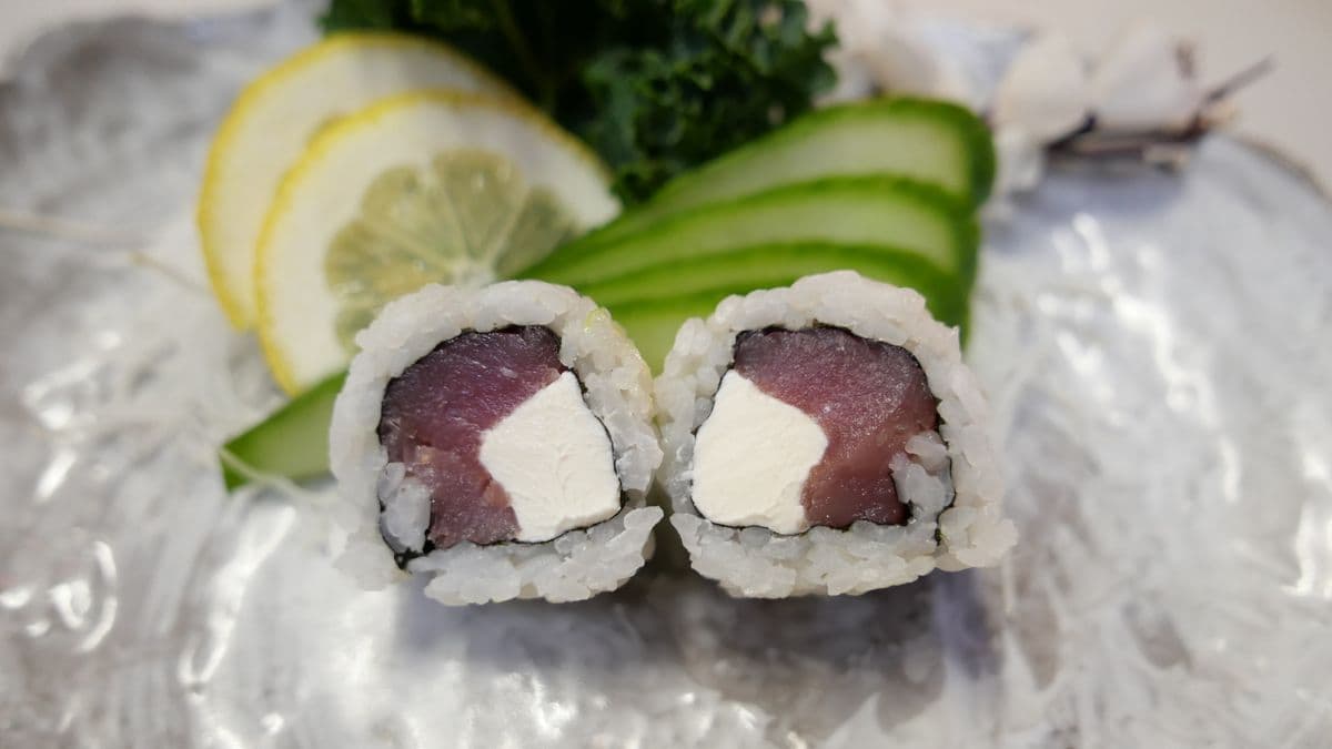 Tuna & Cream Cheese Roll