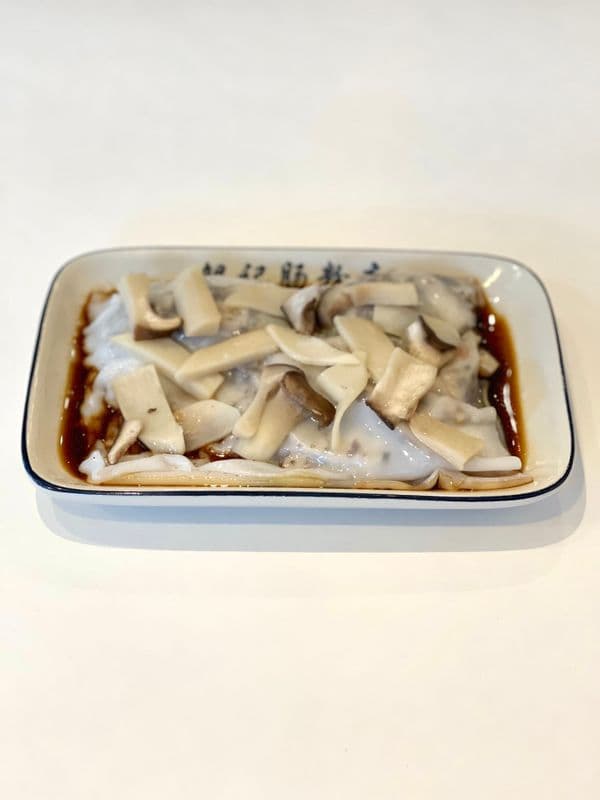 R25 King Mushroom with Truffle Paste Rice Noodle Roll (黑松露皇子菇肠粉)
