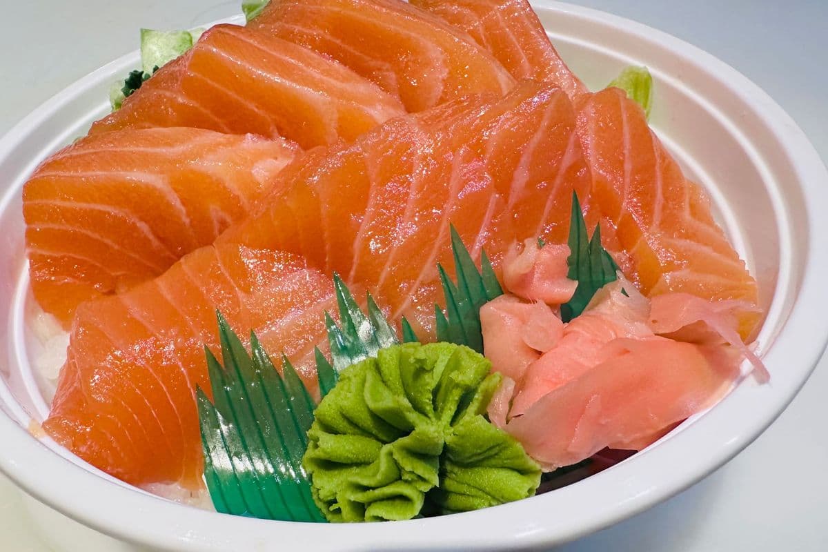 M1. Salmon Don (8pcs)