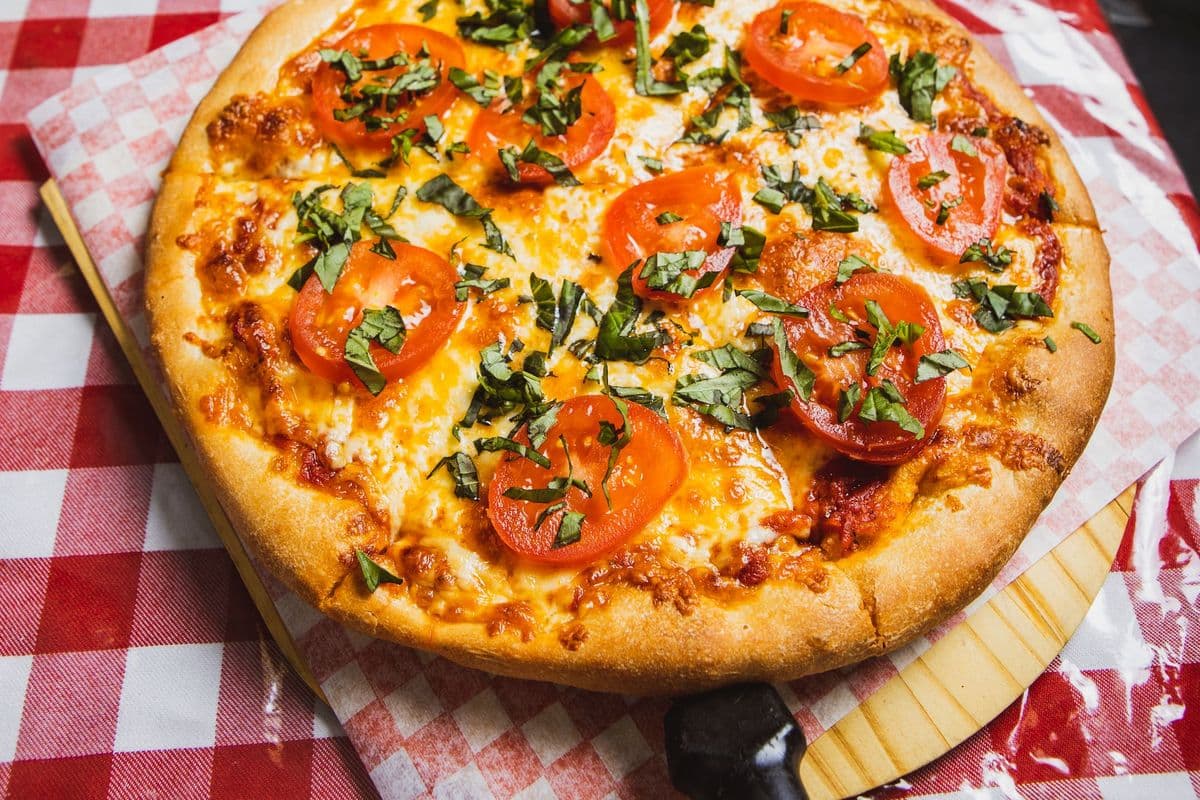 12" Medium Margherita Pizza