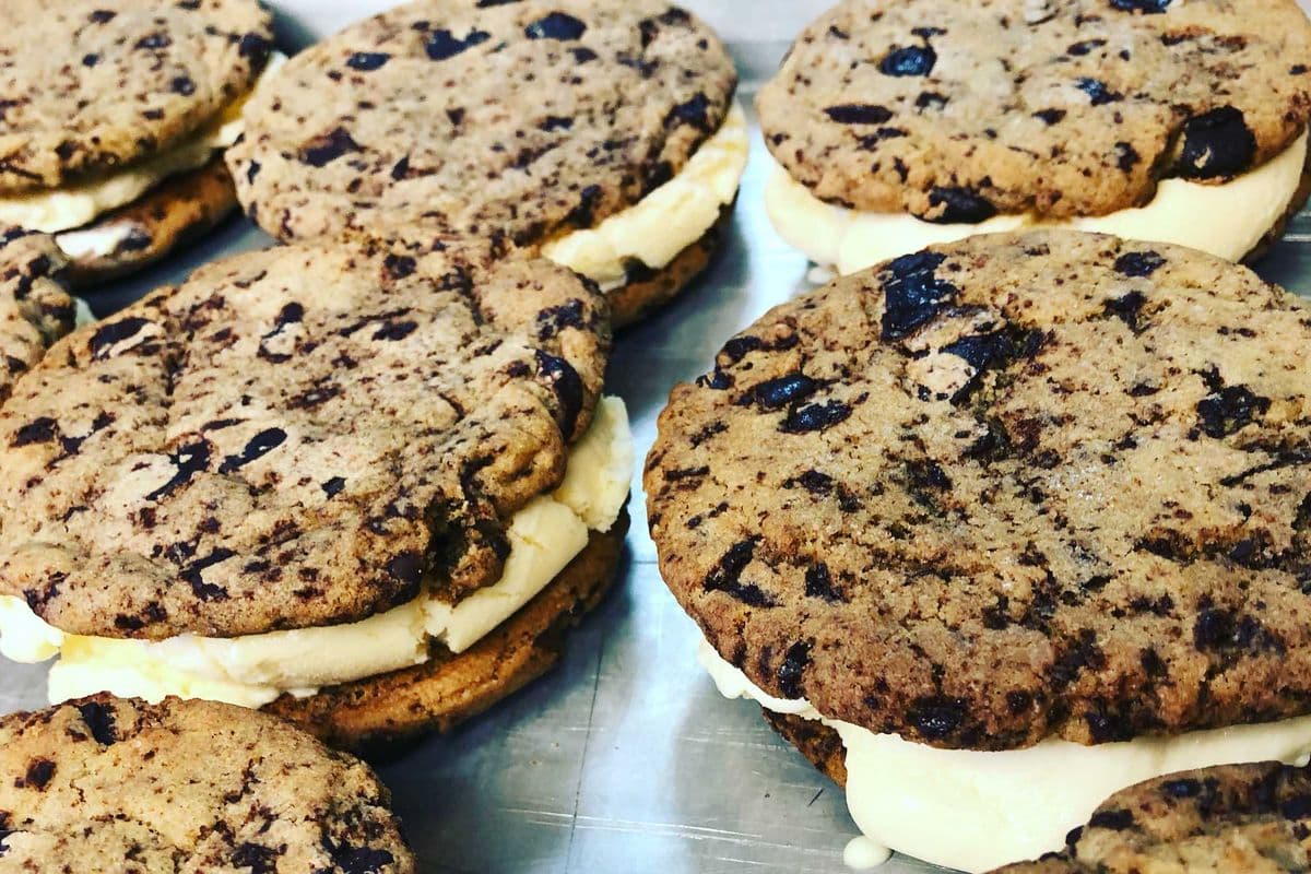 Vanilla Ice Cream with Chocolate Chip Cookie Sandwich (200grams)