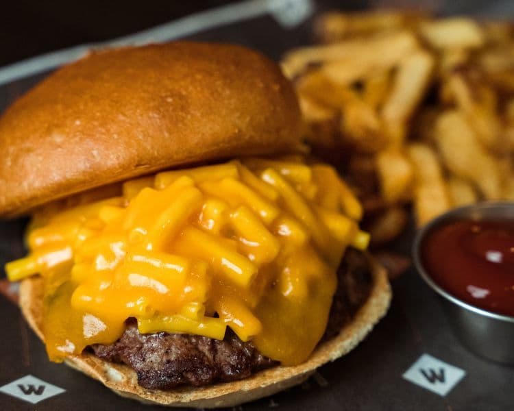 Mega Macaroni Burger