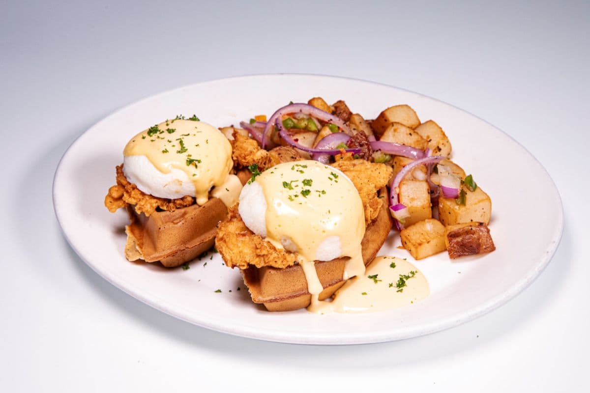CHICKEN & WAFFLE BENEDICT