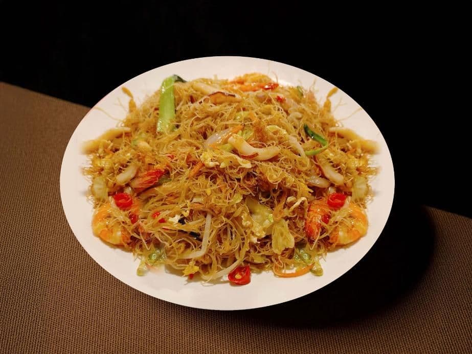 Fried rice vermicelli with seafood / 海鲜炒米粉
