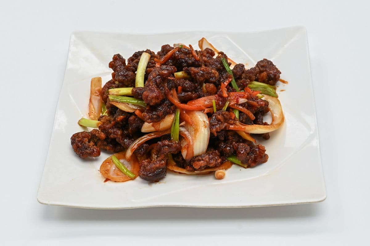 B4. Spicy Ginger Beef 牛肉絲
