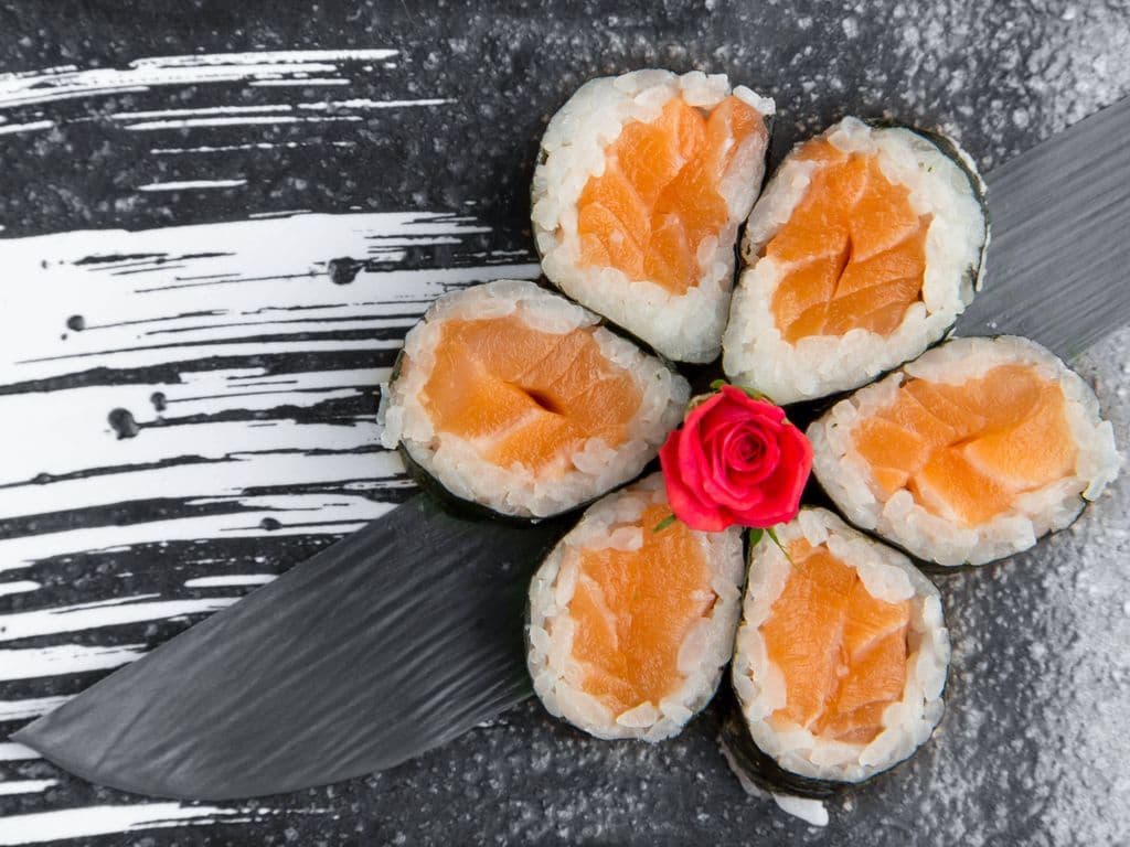 Salmon Roll (6pcs)
