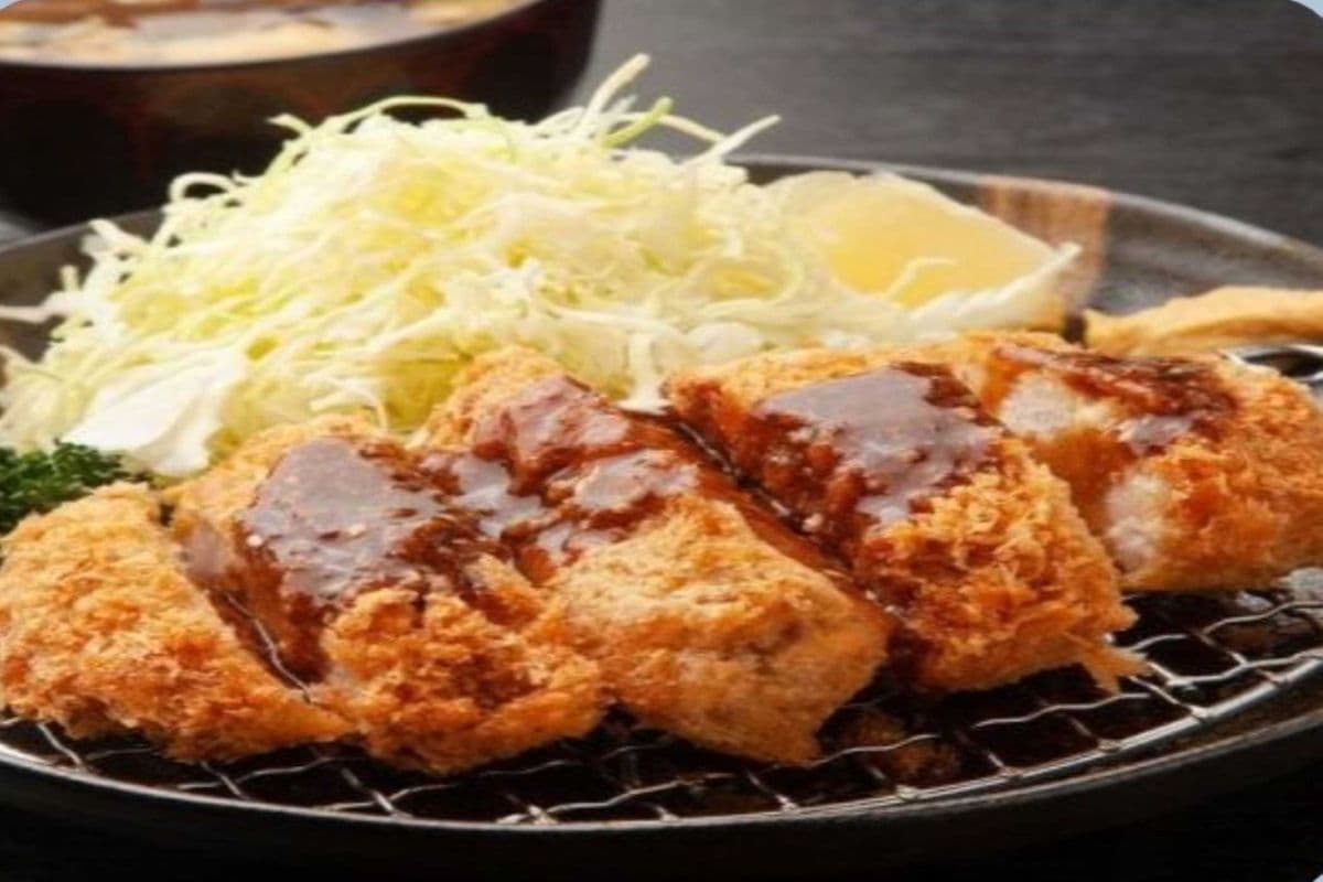 D6. Chicken katsu (Chicken breast cutlet)