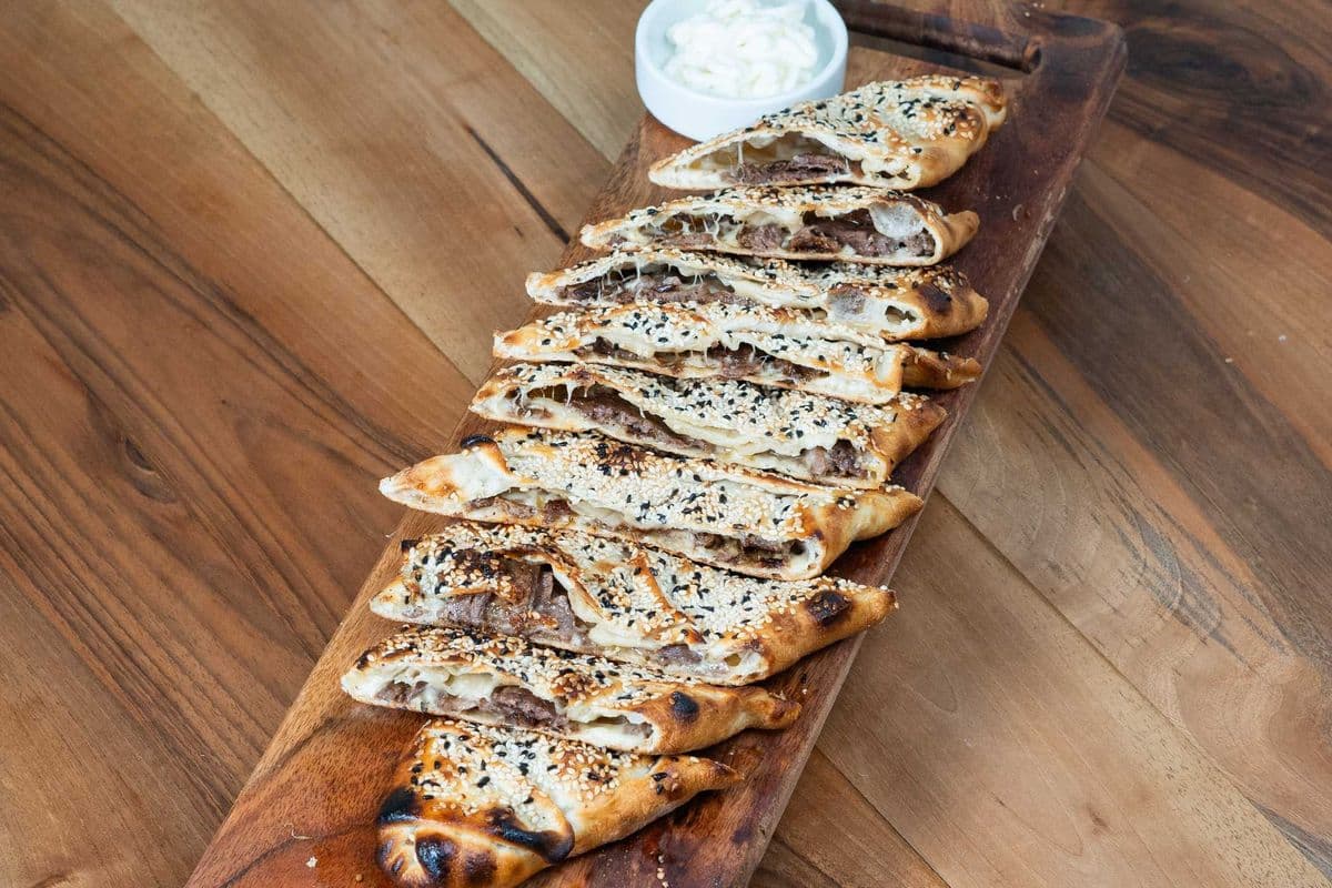 BEEF DONER PIDE