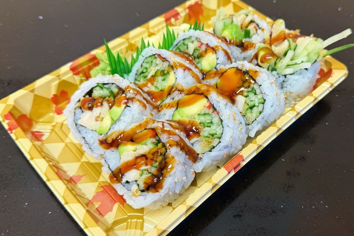 PR16. Chicken Dynamite Roll (8 pcs)