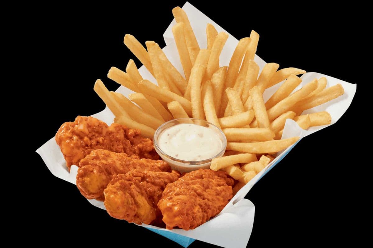 Sauced & Tossed Buffalo Chicken Strip Basket With a drink
