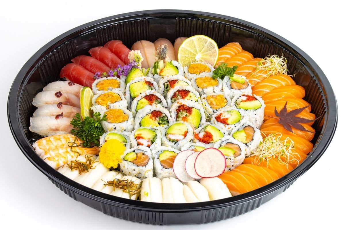 Medium Sushi and Roll Tray (64 Pcs)