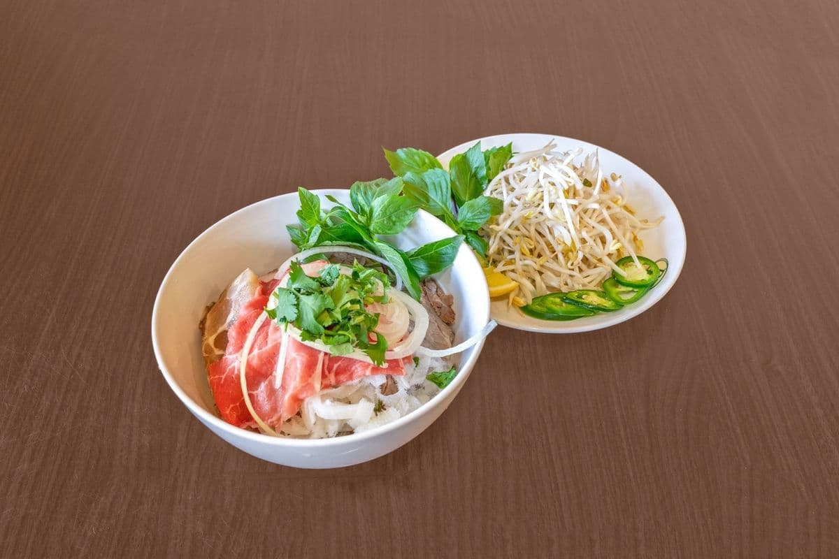 9 Noodle Soup With Eye Round Steak , Well Done Brisket, Fatty Brisket, Soft Tendon And Beef Tripe