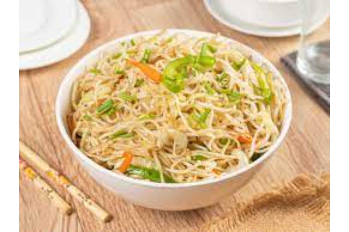 Hakka Noodles (Veg)