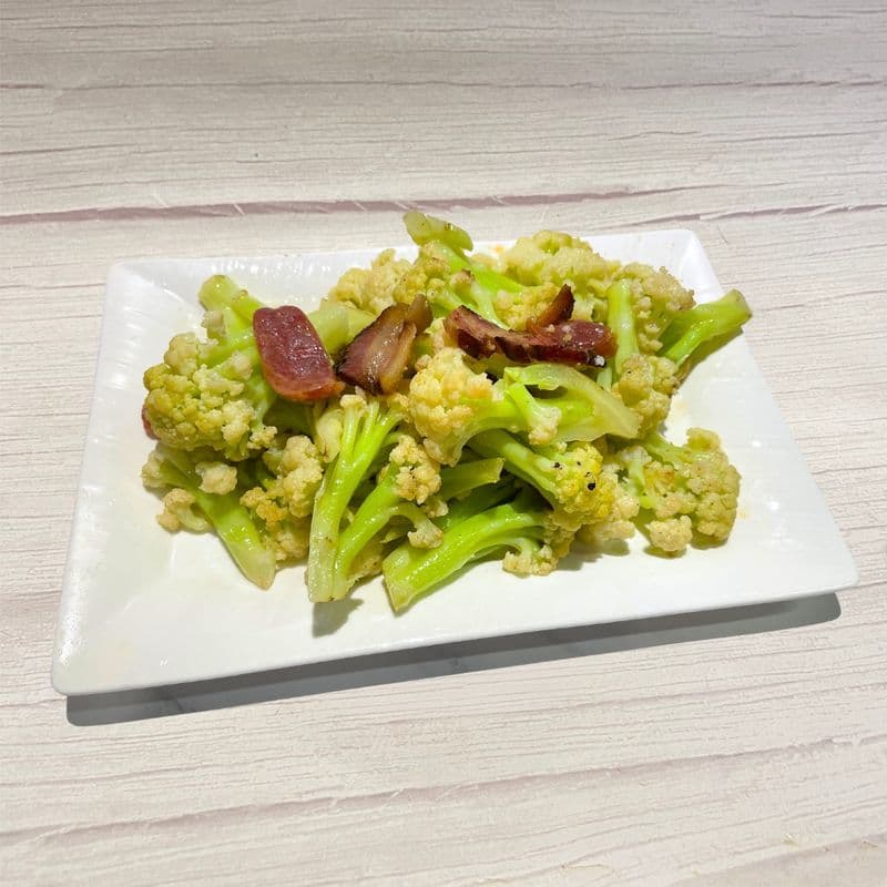 Sautéed Cauliflower with Chinese Sausage / 臘味炒菜花 (例)