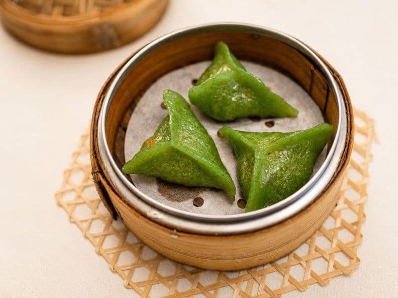 9.Steamed mushroom dumpling 9.雜菌餃