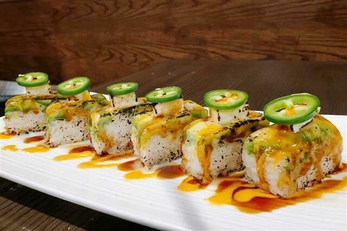 Aburi Pressed Avocado Sushi Cake (8 pcs)