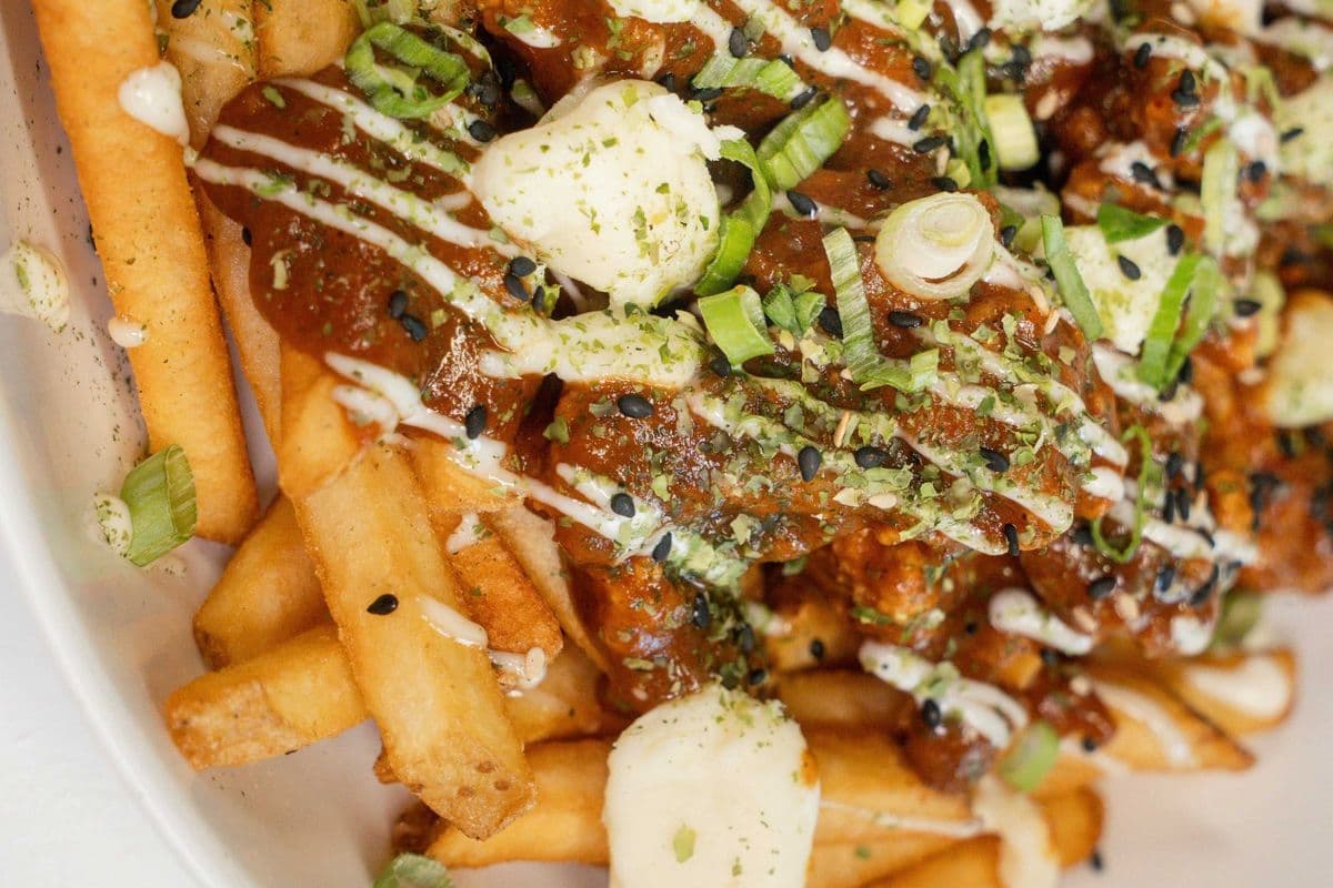 Korean Fried Chicken (or Tofu) Poutine