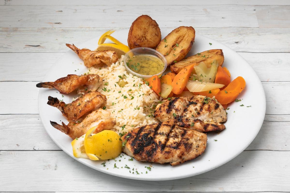 Filet de poulet grillé avec 4 crevettes papillon / Grilled Chicken Filet with 4 Butterfly Shrimp