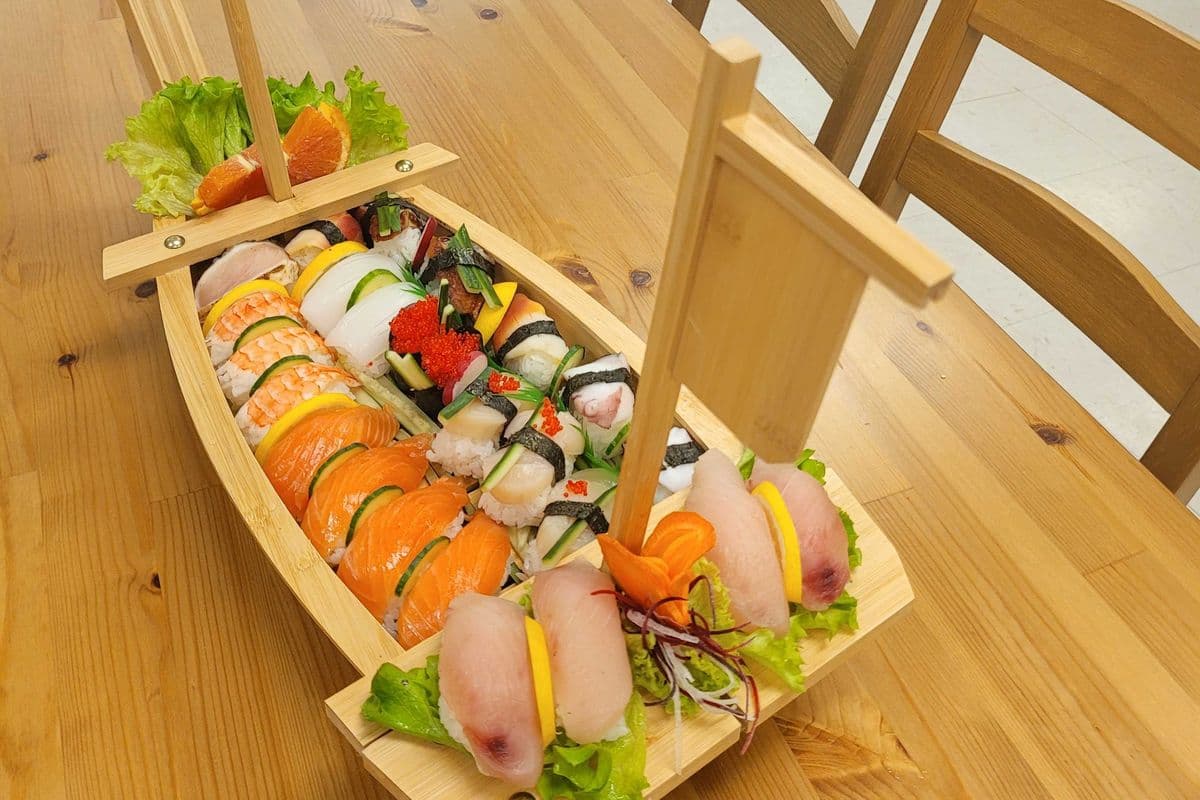 Deluxe Assorted Nigiri Sushi (24pcs)