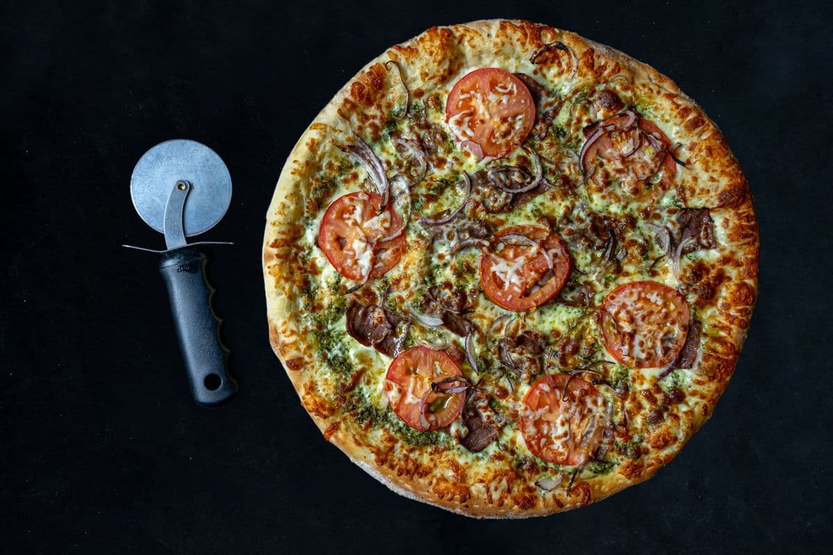 16" X-Large Pesto Roast Beef Pizza