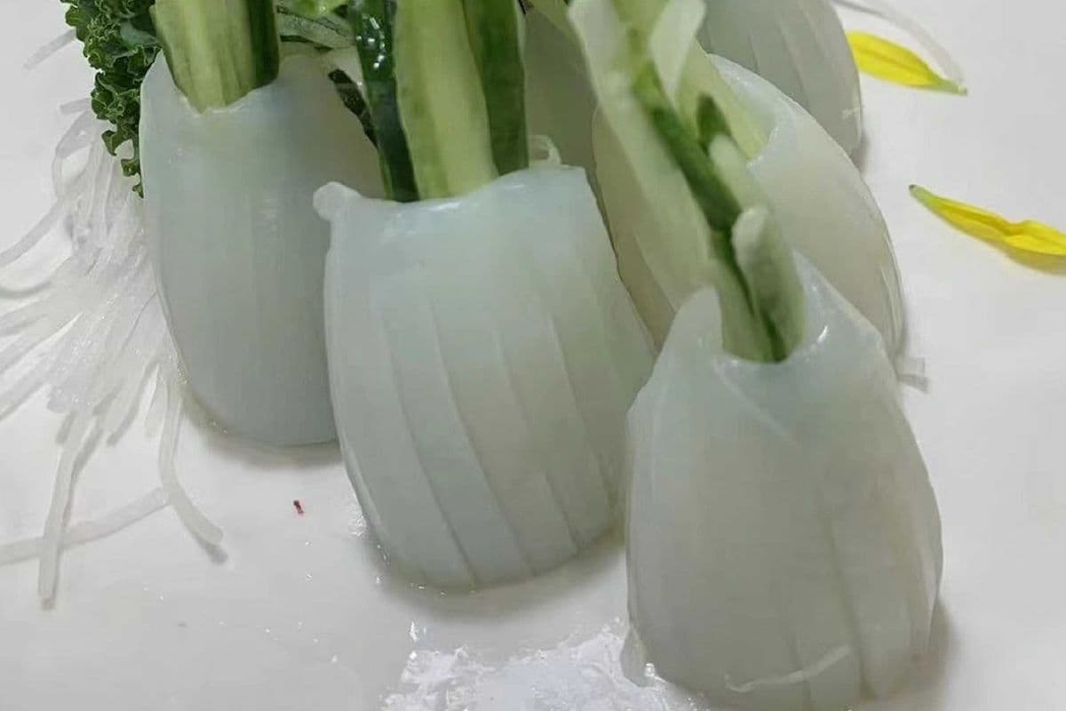 M07. Squid (3pcs) 鱿⻥刺身
