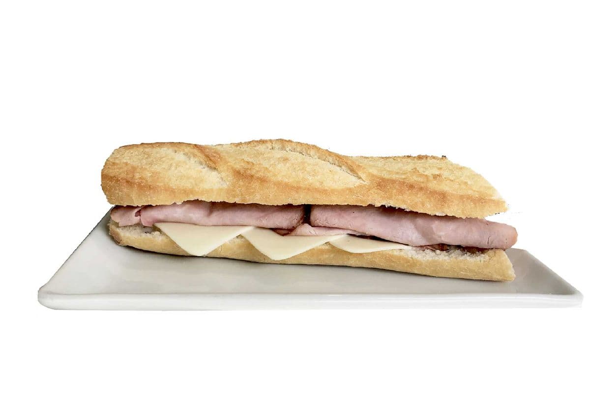 Jambon et suisse sur baguette bandwich / Ham and Swiss Cheese on Baguette Sandwich