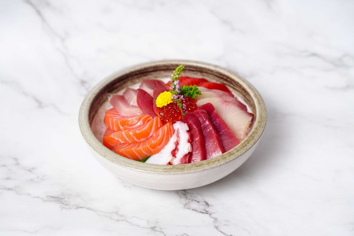 Deluxe Chirashi Don (20pcs)
