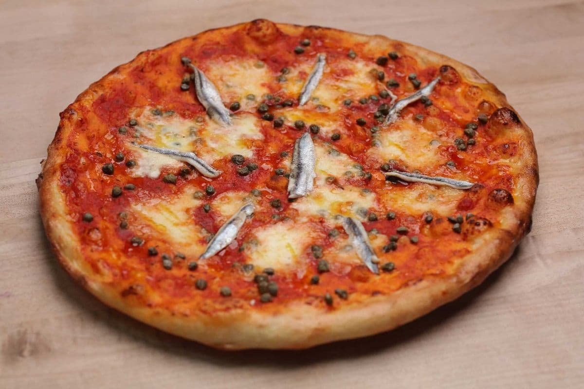 2. Medium Napoletana Pizza