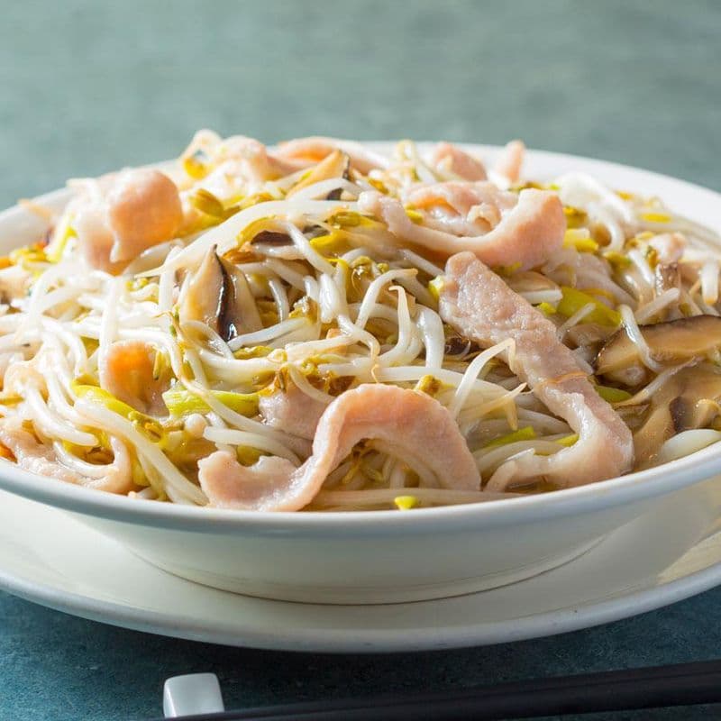 Shredded Pork Chow Mein (or Fried Flat Rice Noodle) 肉絲炒麵或炒河