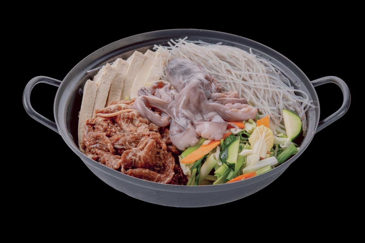 37. 불낙전골 Bulnak Jeongol(Bulgogi & Octopus Hot Pot)