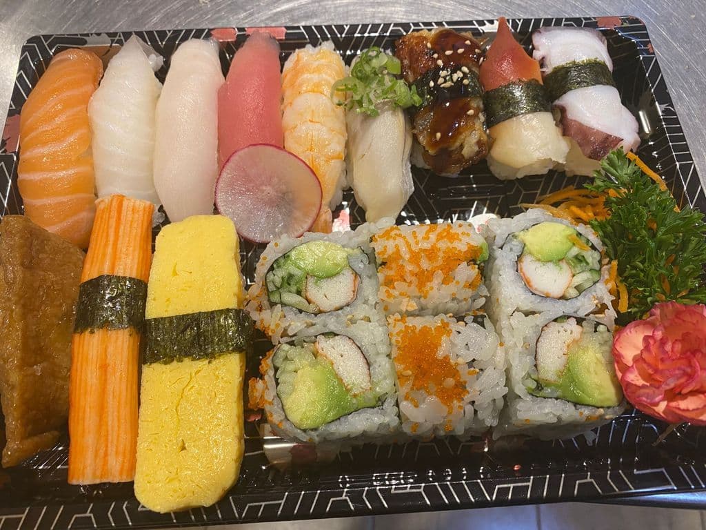 149. Sushi Set (18 pcs)