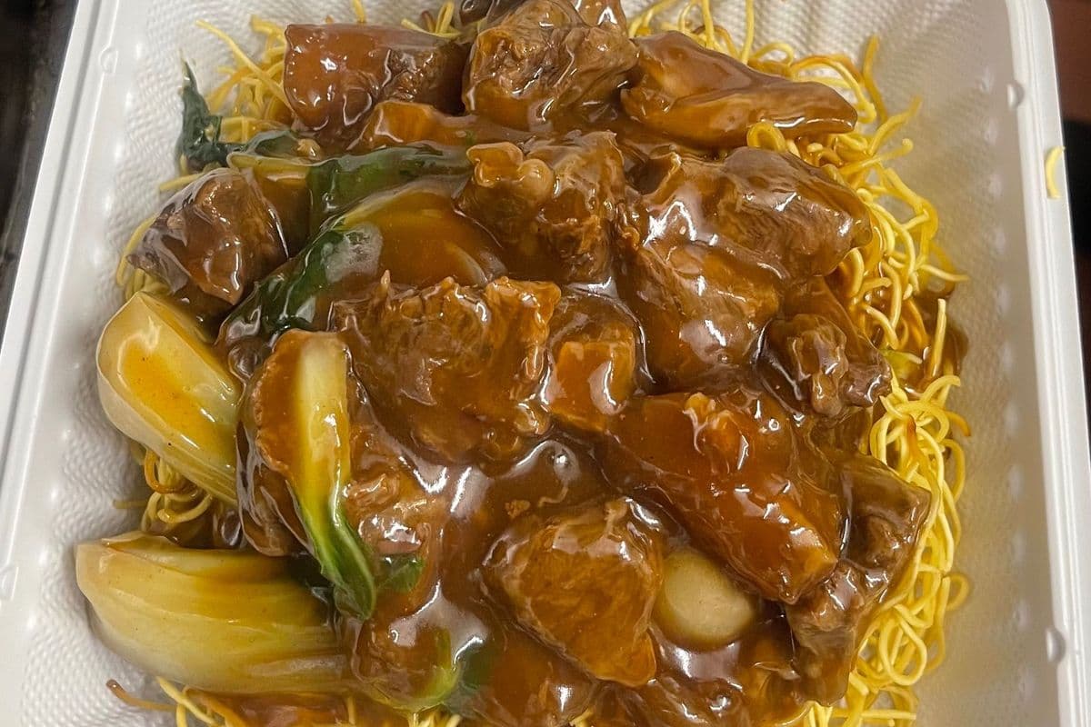 Beef Brisket and Tendon Chow Mein牛筋腩炒面