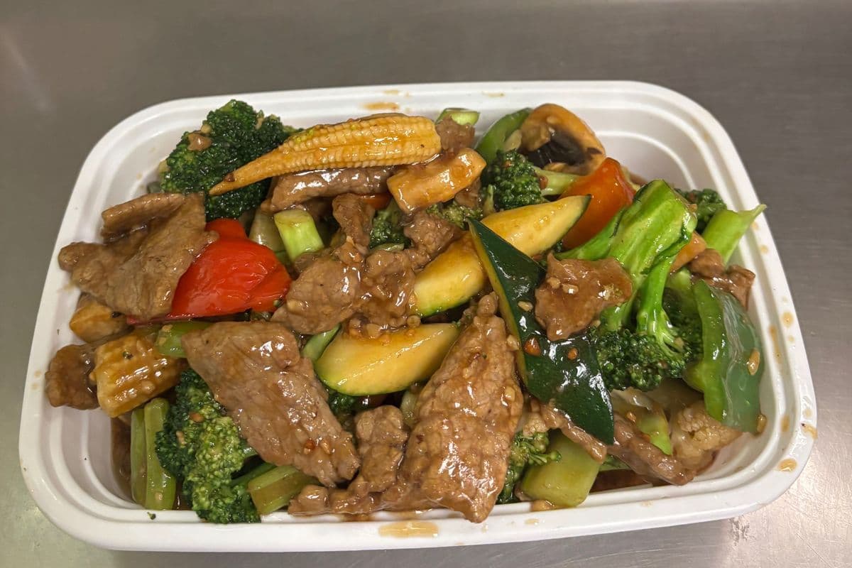 B4. Tender Beef with Mixed Vegetables