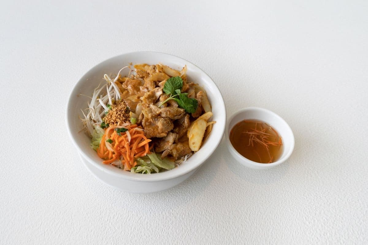 28. Rice Vermicelli with Wok-Seared Chicken in Spicy Sate Sauce - Bun Ga Xao Sate
