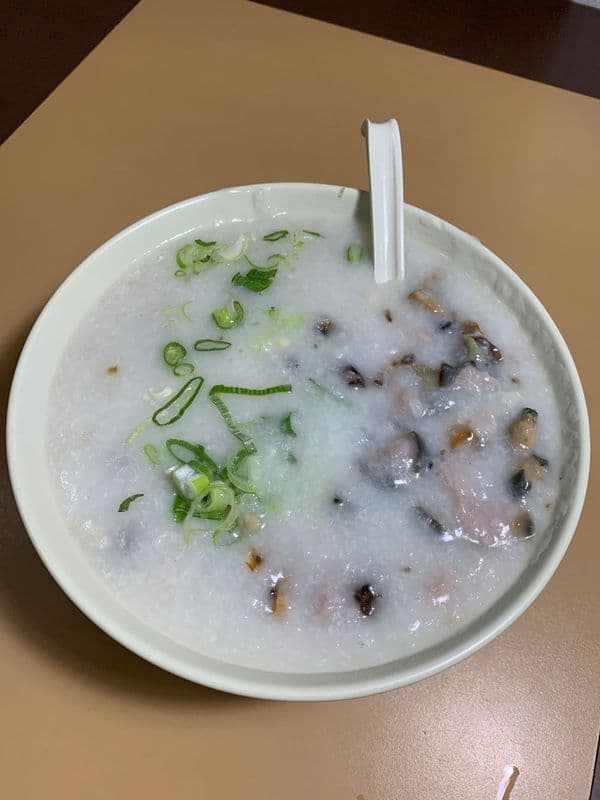 16. Lean Pork and Preserved Duck Egg 皮蛋瘦肉粥