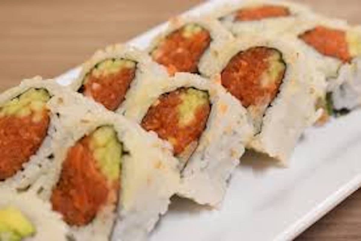Spicy Salmon Roll (8 pcs)