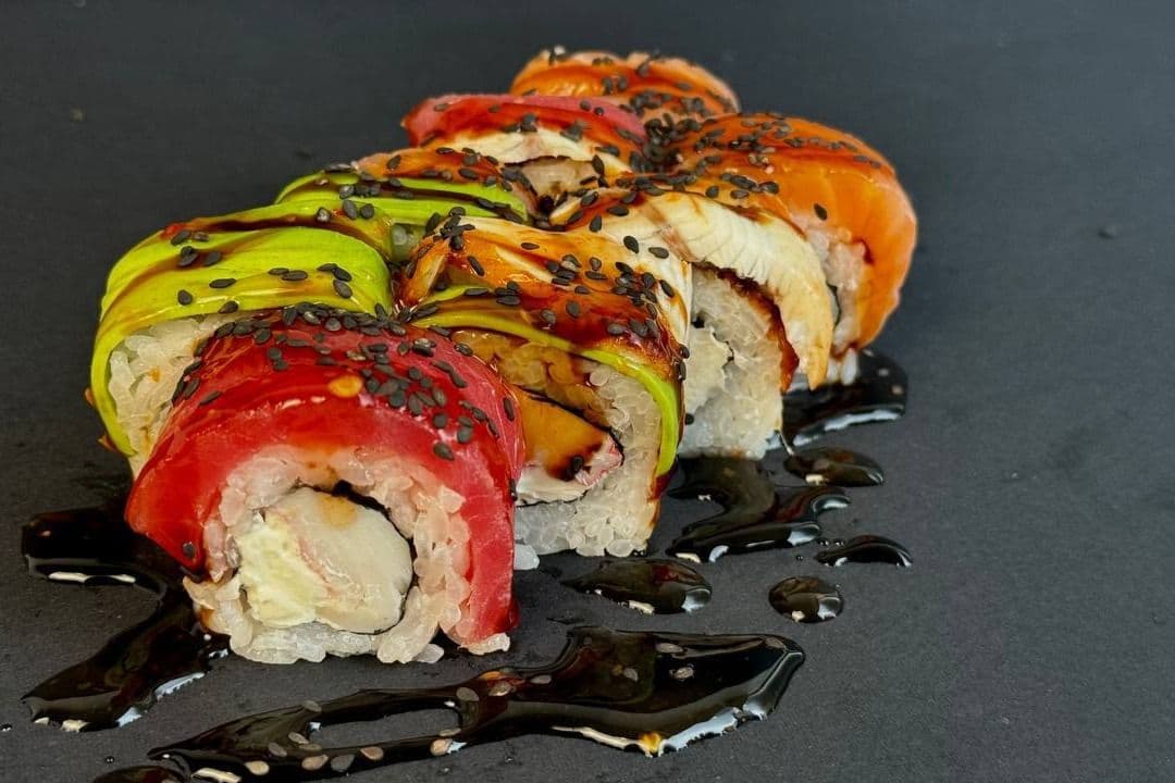 Rainbow Roll (8 pcs)
