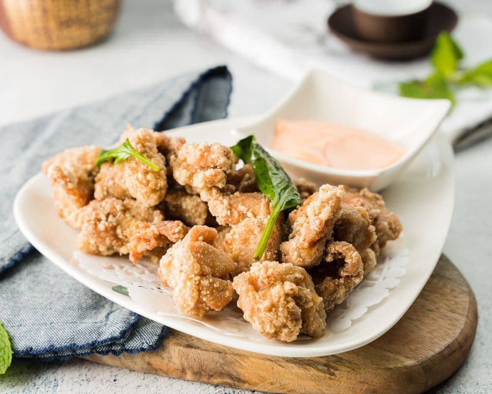 N06. Taiwanese Crispy Chicken with White Noodle Soup (台式鹽酥雞湯麵)