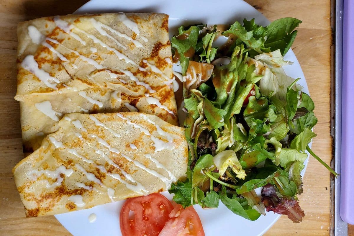 Paris Crepe - Salami, épinards, fromage suisse et sauce italienne