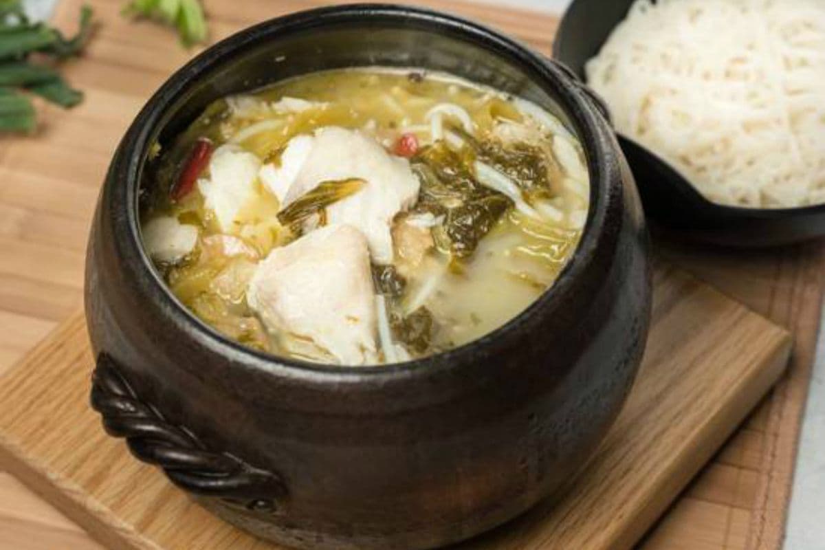 Rice Noodle Soup With Fresh Sliced Tilapia and Chinese Sauerkraut 老坛酸菜鲜鱼片米线