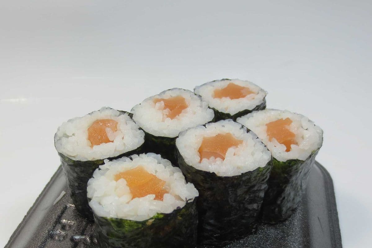 Salmon Maki (6pcs)