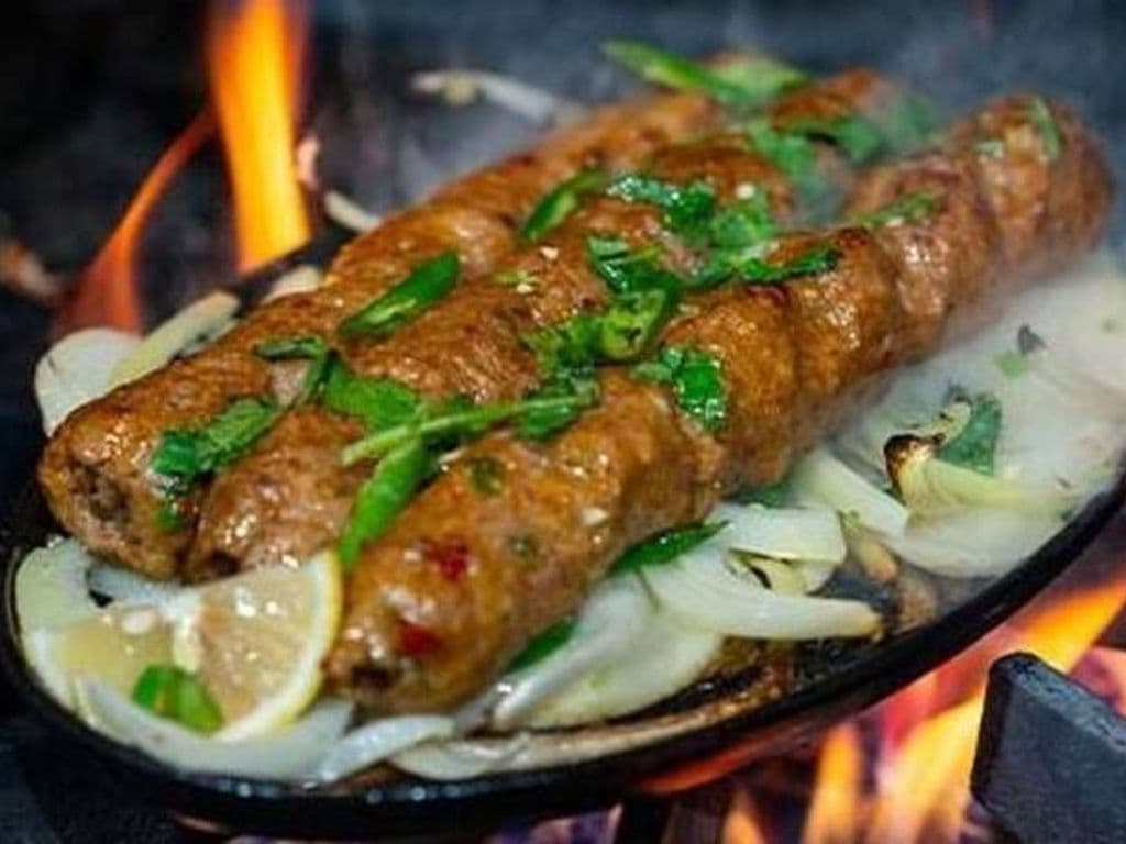 BBQ Combo (12 chicken/beef kabab, 6 Naan, onion salad, chutney)