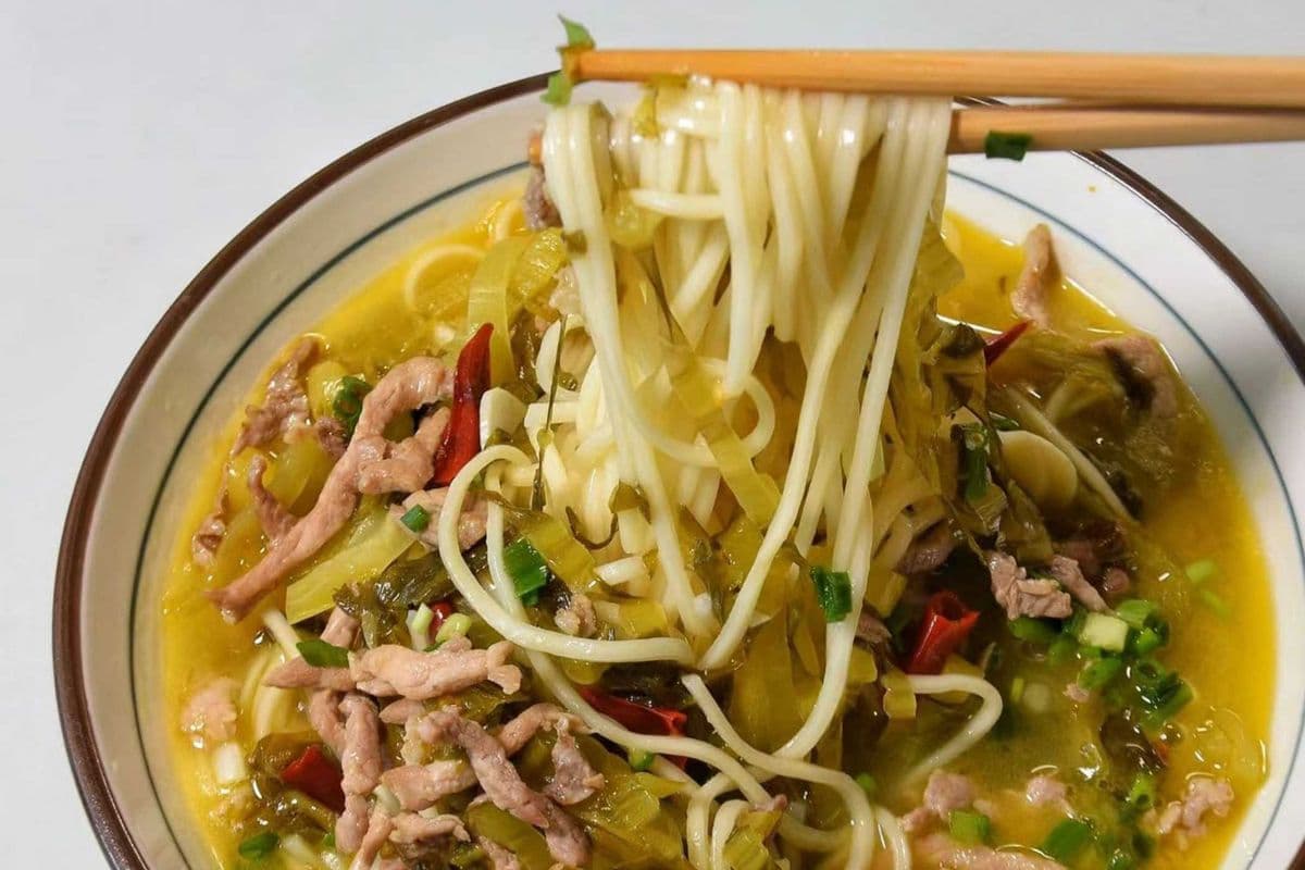 A4 Pork and Pickle Cabbage Noodles(酸菜肉丝面)